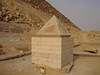 Červená pyramida – Pyramidion, vrcholový prvek pyramidy, foto: Luděk Wellner