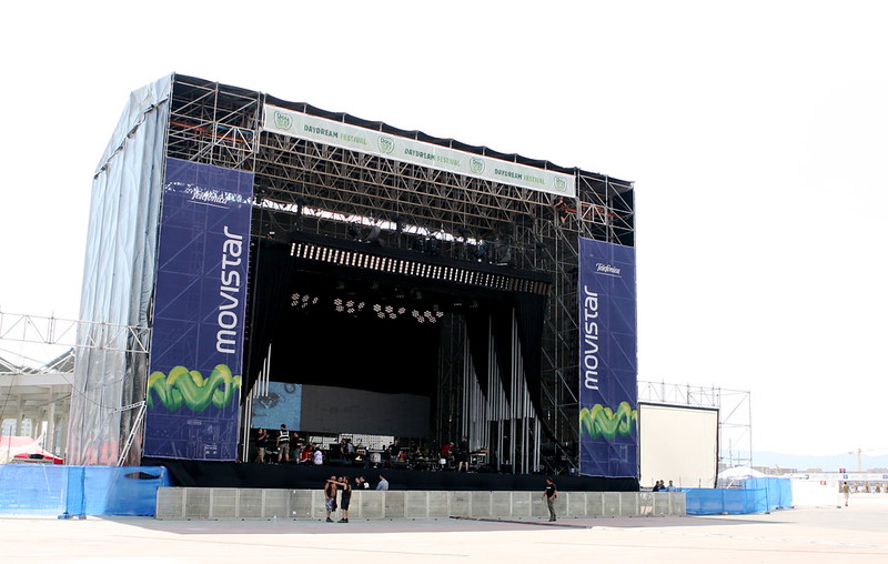 Escenario Movitar 5 minutos antes de abrir puertas