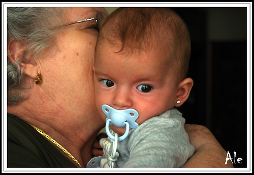 Lucía y el beso de la abuela | La otra parte de la pareja ge… | Flickr