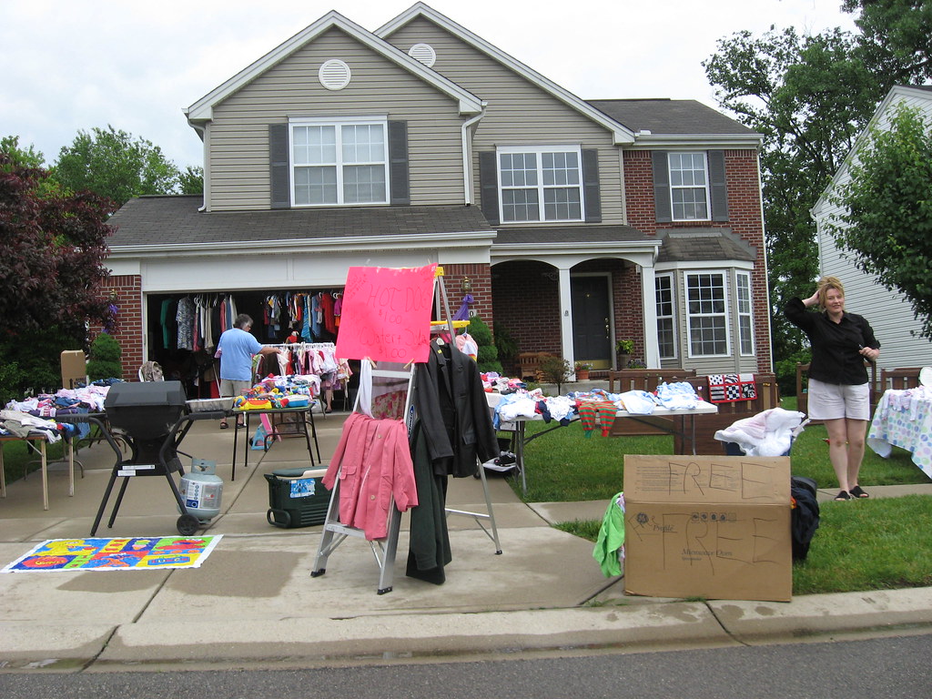 Garage Sale In Monroe | Despite the rain, this Monroe garage… | Flickr