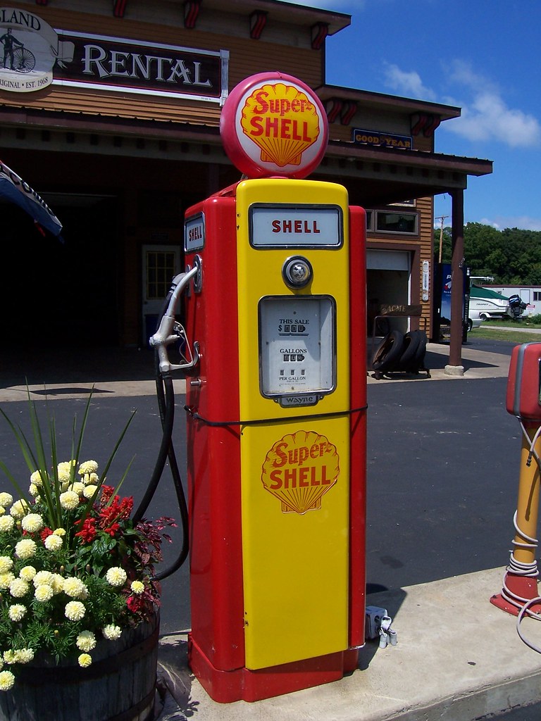 Old Super Shell Gasoline Pump | A neat old Super Shell vgas … | Flickr