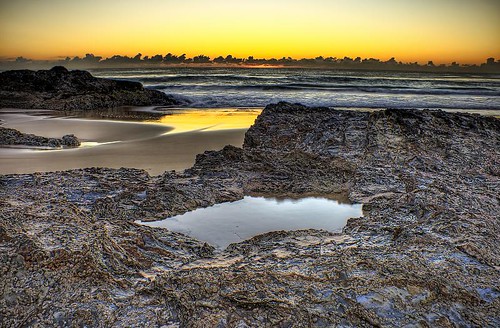 beach sunrise rocks hdr currumbin goldcoast 3exp passionphotography canon400d anawesomeshot aplusphoto bestofaustralia multimegashot