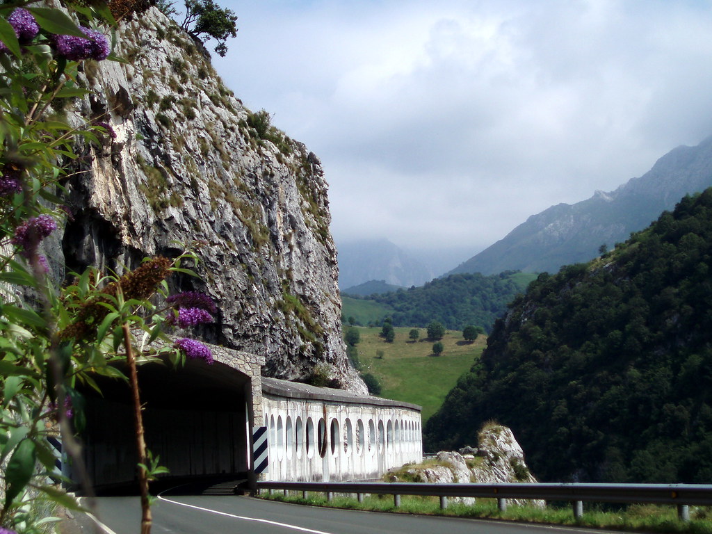 escarabajo Odia Perversión Tunel en los picos de Europa * El alto de las Estazadas, a… | Flickr