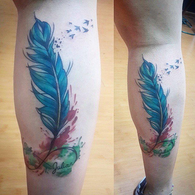 Pluma divertida y colorida #tatuaje #tattoolife #tattoos #… | Flickr