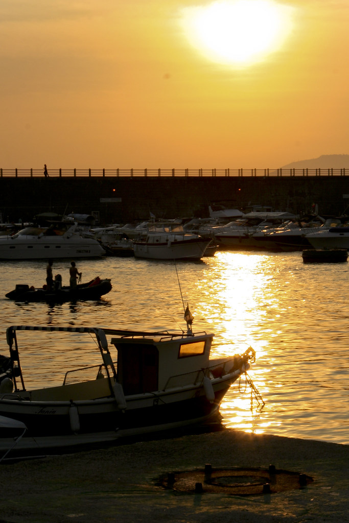 Reflection of sun and gold | Porto di Torre del Greco. Ogni … | Flickr