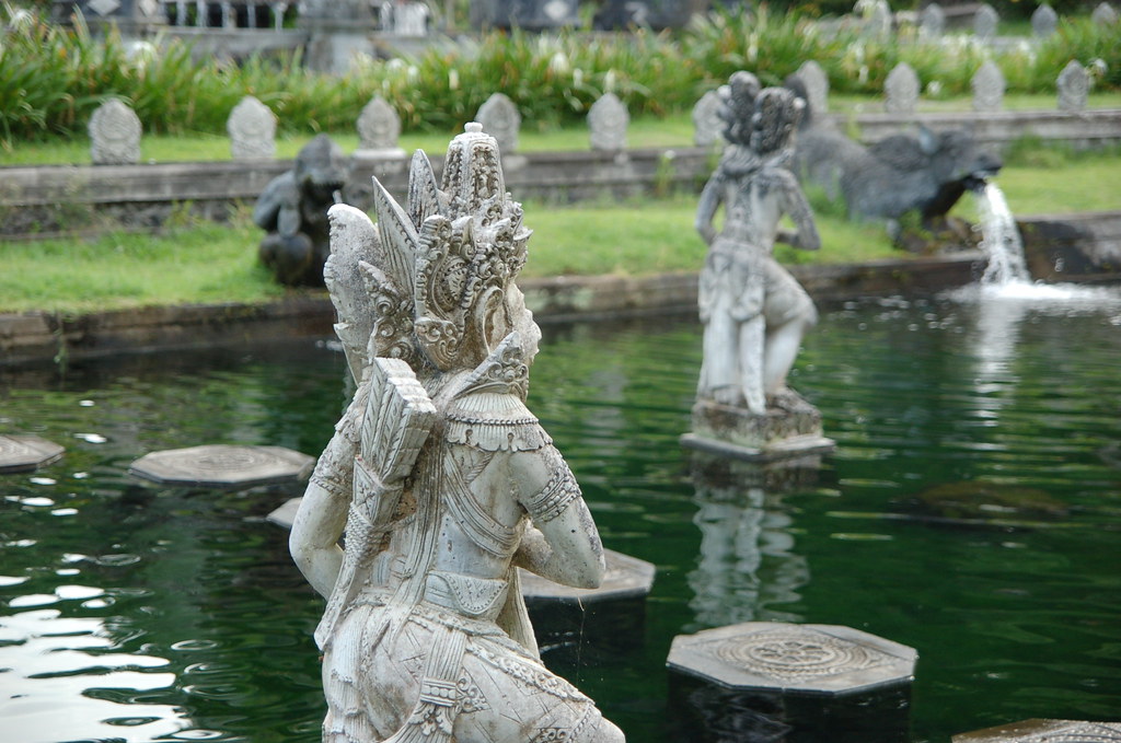 Pool Statues and Animal Fountain at Tirtagangga | back of tw… | Flickr