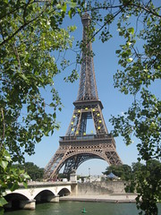 La Tour Eiffel ombragée