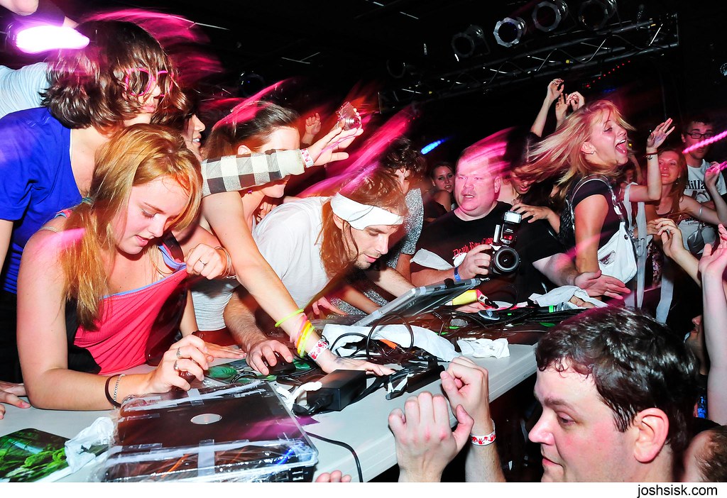 girl talk dj - Ilustrasi 3