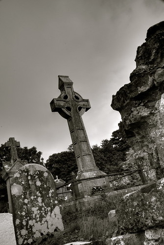 ireland blackandwhite bw abbey graveyard nikon cross eire graves celtic donegal celticcross donegaltown republicofireland emeraldisland d80 foiadelli