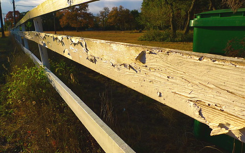 texture fence peeling paint texas boerne