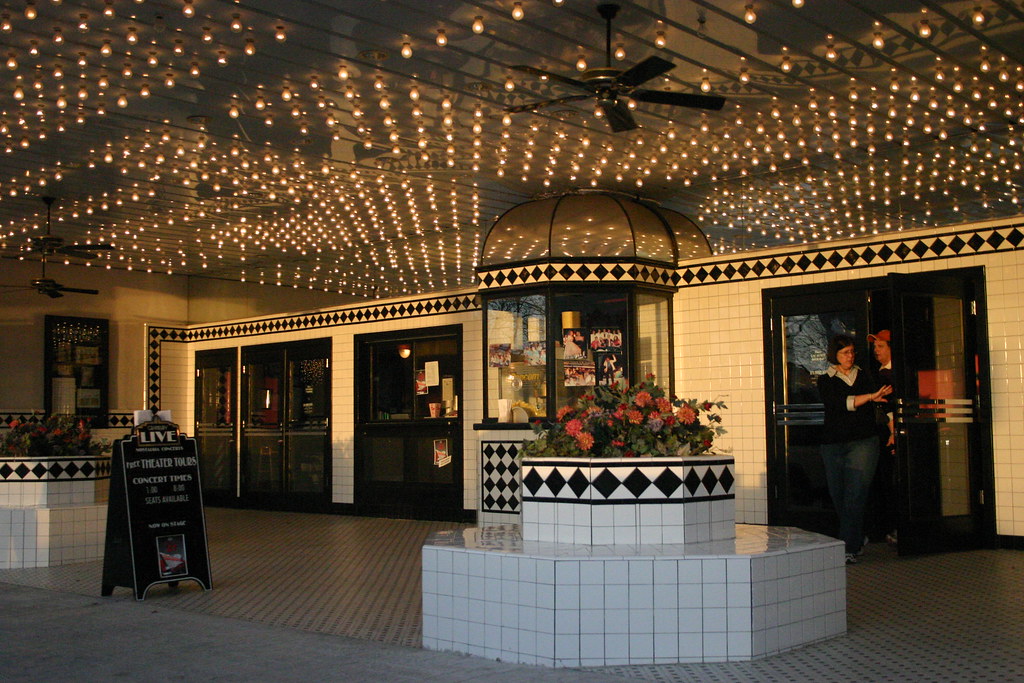 Old Theater | Grandbury Movie Theater at Night | DIANNE ARNETTE | Flickr