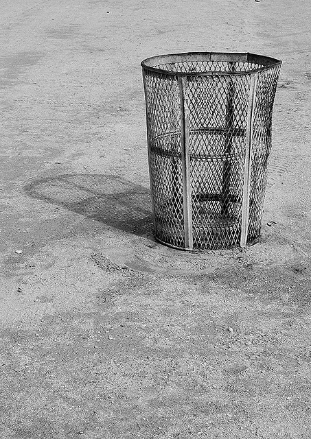 MW_0071 | An empty trash can early in the morning on Miami ...

