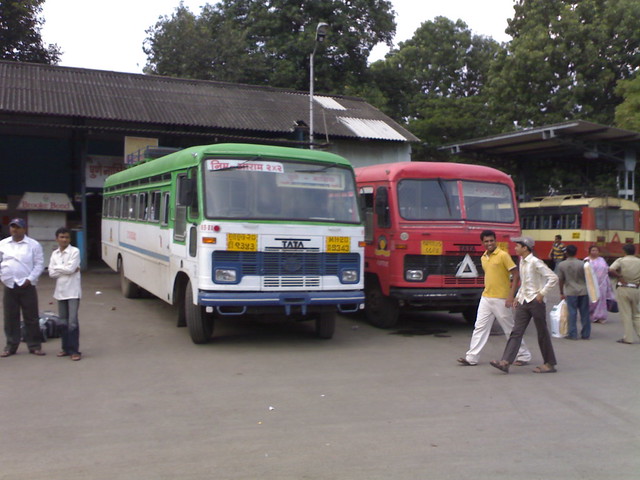MH-20-D-9343 with MH-40-8847 (Pic speaking about the quality difference in CWA & CWN)  ...Location - Shivajinagar