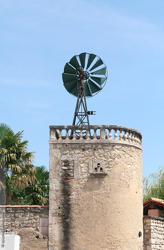 une pompe à vent à Saint-Paul-Trois-Châteaux | by Dominique Lenoir