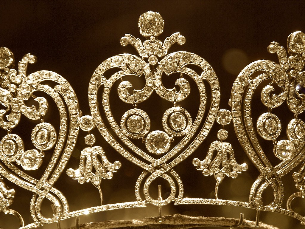 The Manchester Tiara by Swamibu