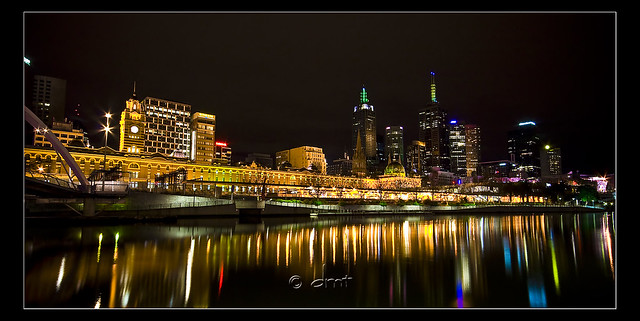 Melbourne Flinders St Station by night