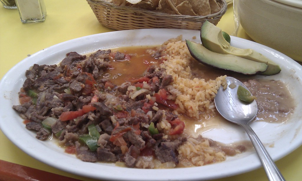 Bistec Ranchero, with utensils ready to dig in | Alvee | Flickr