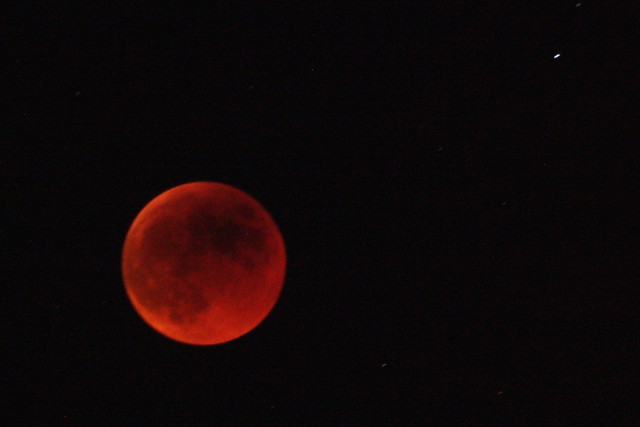 Lunar Eclipse of the Full Moon (Part 2): In Earth's Shadow