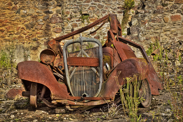 oradour-sur-glane-old car