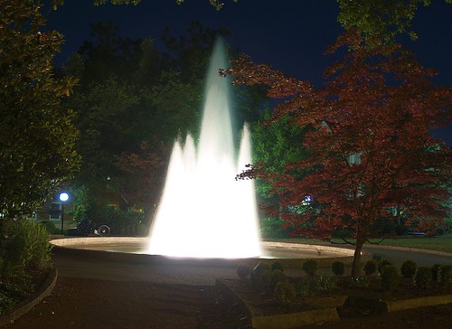 nightphotography water fountain georgia athens uga athensga ugacampus exploregeorgia hertyfountain