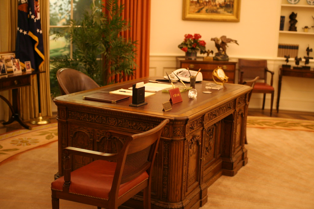 Oval Office 2 Resolute Desk View Of The Resolute Desk In Flickr