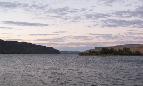 Sunrise, West Bar, Columbia River by brewbooks, i090708 218washington hiking westbar