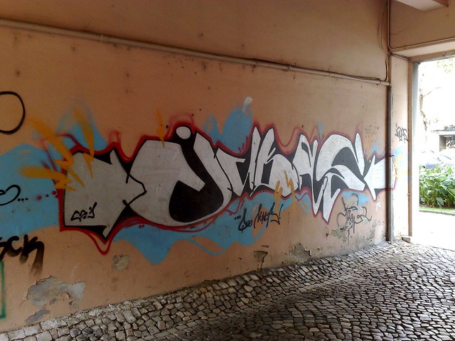 Graffiti in Av. Guerra Junqueiro, Lisboa