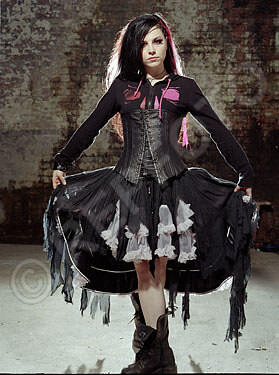 Amy Lee 4 | Evanescence, UK Jun '03, 0306000, ©2003 Paul Har… | Flickr