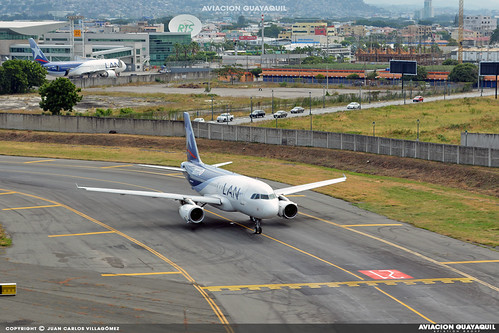 Holding position | by aviacionguayaquil21