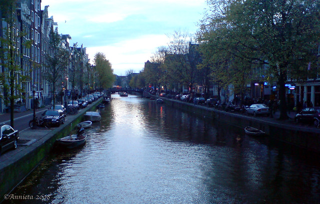 Gracht in Amsterdam (NL),