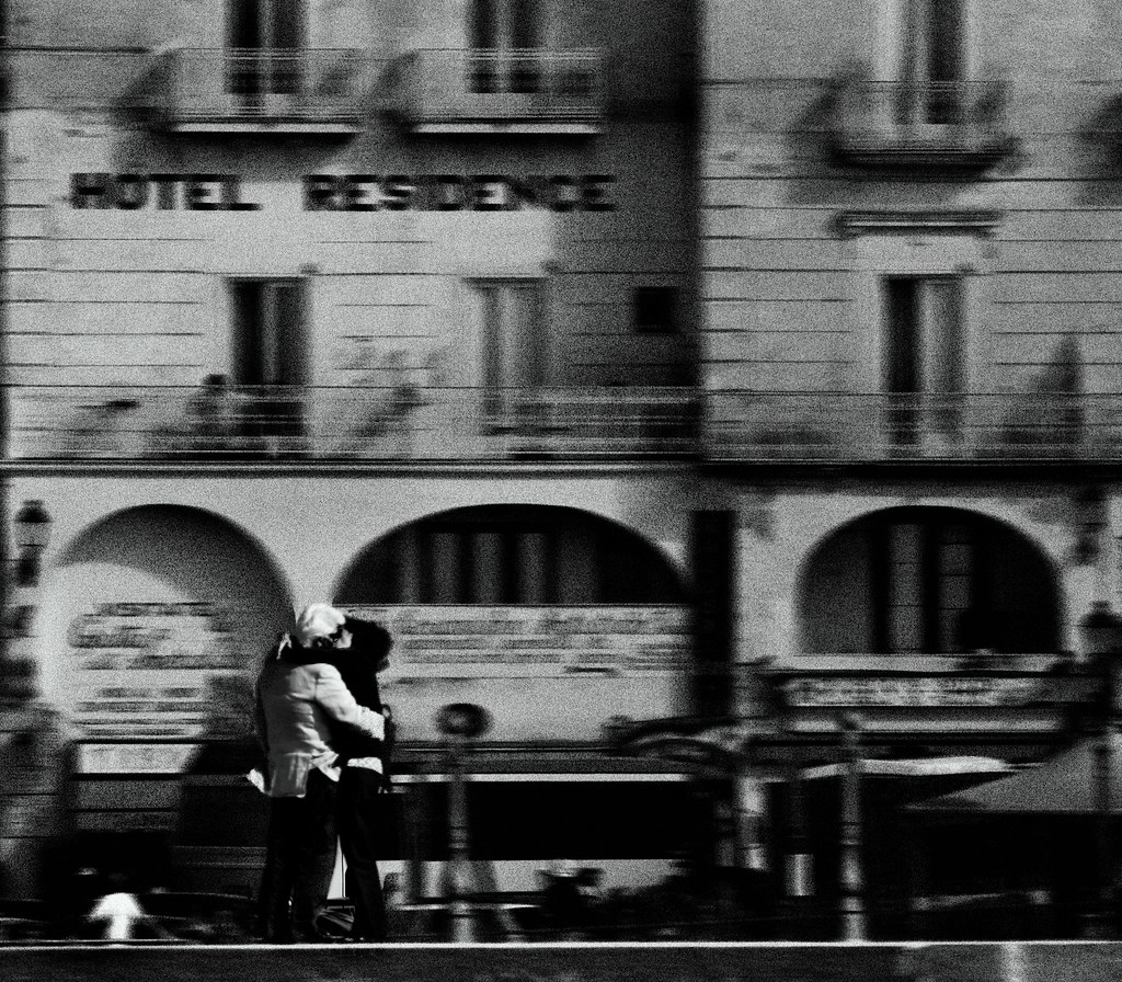Le Baiser De L'Hotel - Omage a Robert Doisneau by fabio c. favaloro