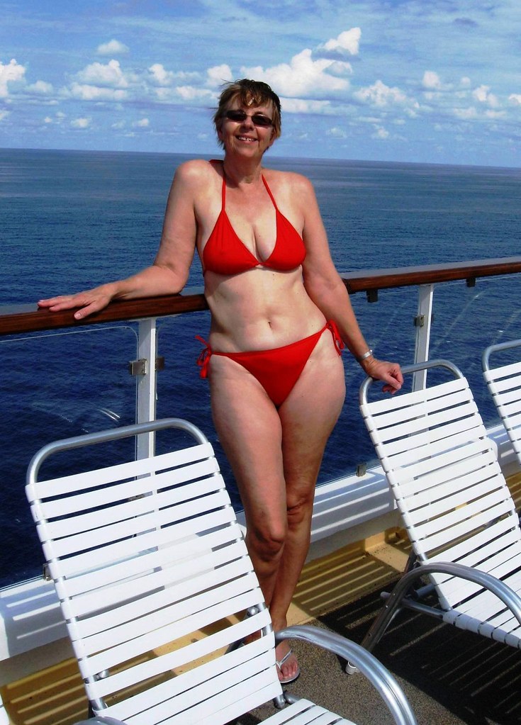 mature wife bikini picture