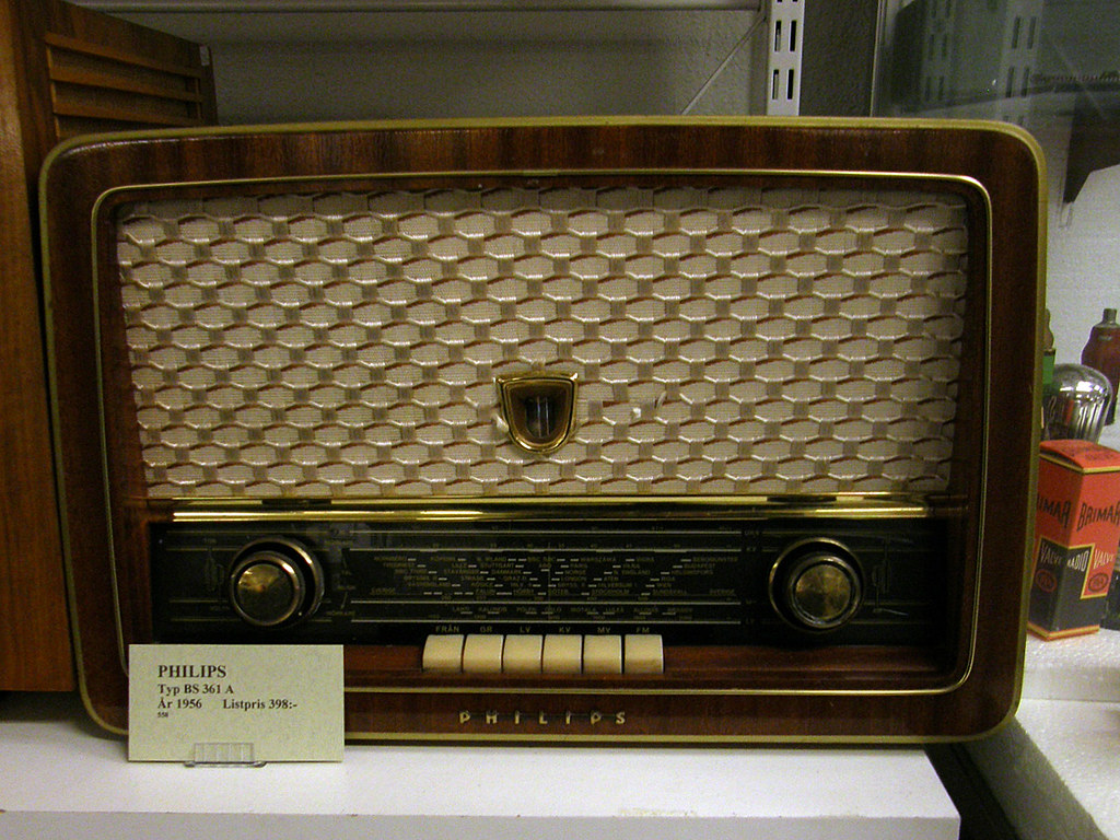 Vintage radio - Philips, www.radiomuseet.com Museal Media.