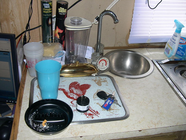 Kitchen Counter Top Sink Cutting Board And Blender Flickr