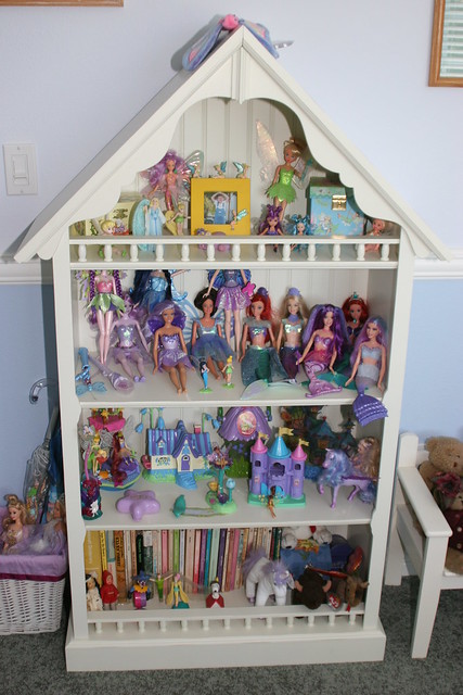 My dollhouse bookshelf