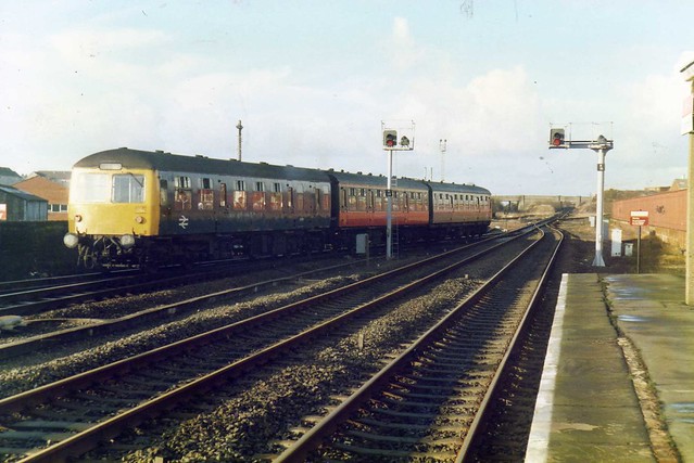 Kilmarnock - class 120-107-104 combination departs on 11.45 to Glasgow Central 06-12-1986