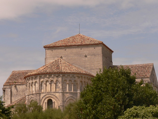Talmont-sur-Gironde (17), église romane.