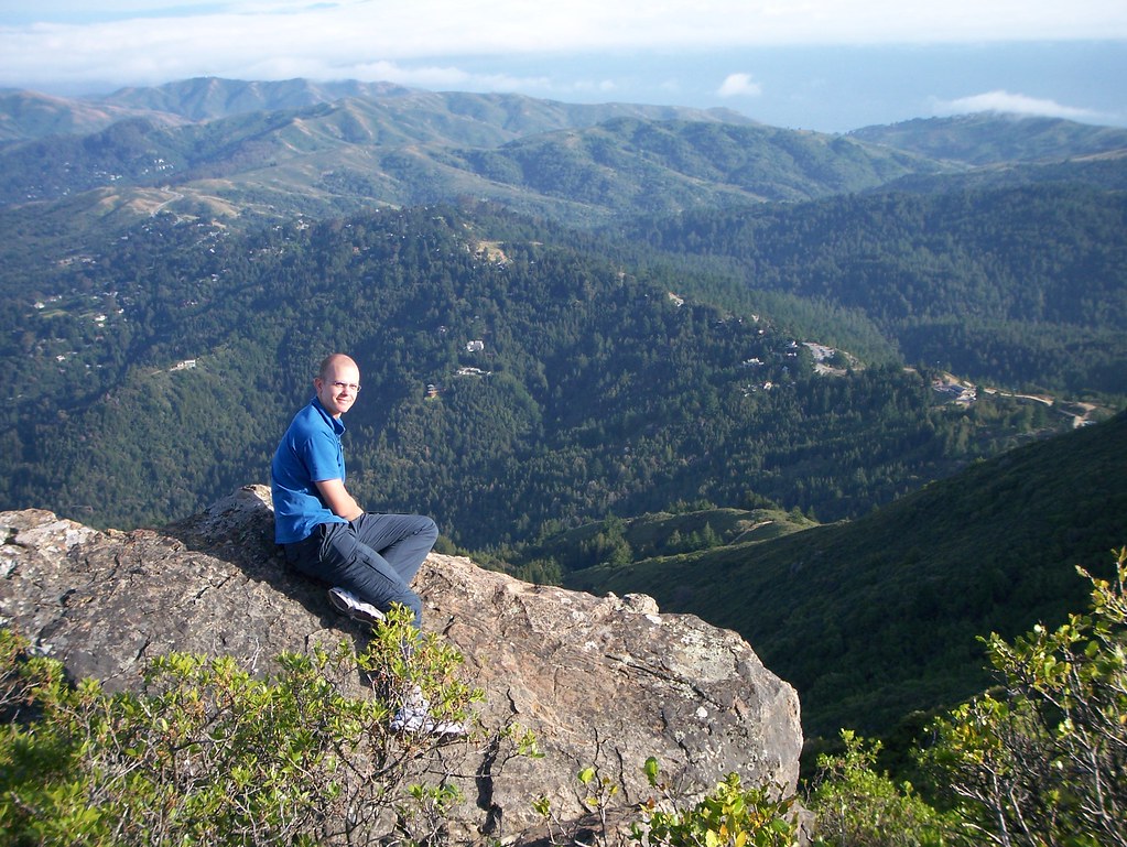 DK on a rock