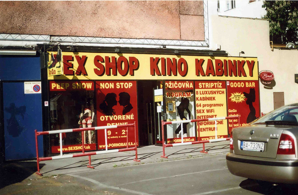 Vervuild Ver weg ontmoeten sex shop bratislava | silkylemur | Flickr