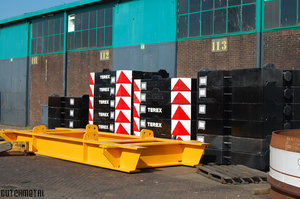 Terex Demag CC2800-1 Counterweights | These are the some of … | Flickr