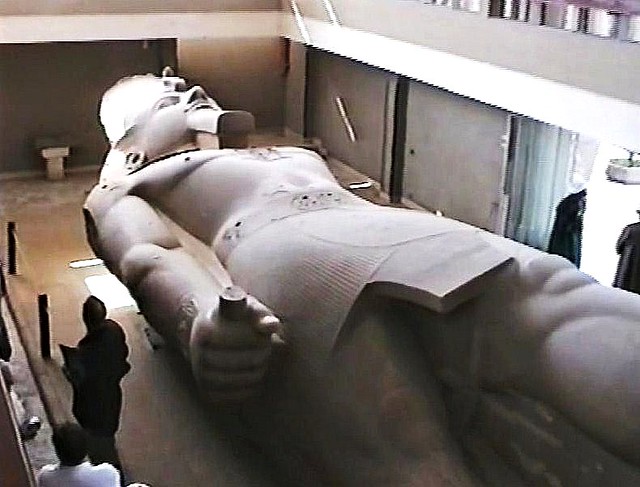 ÄGYPTEN, Memphis, Die liegende Kolossalstatue von Ramses II,  172