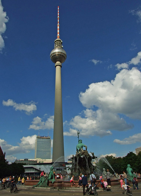 Fernsehturm Berlin mit Neptunbrunnen