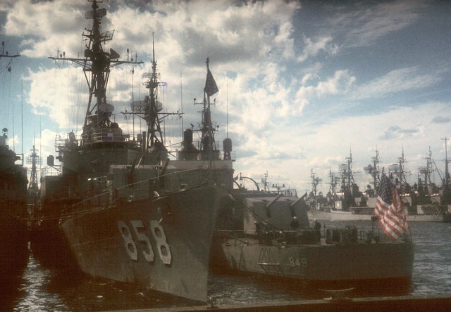 19660900FTB-723  USS Fred T Berry DD-858 and USS R E Kraus DD-849  Newport RI  Sep 1966