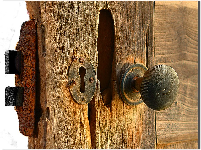 OLD DOOR LOCK  (KUWAIT)