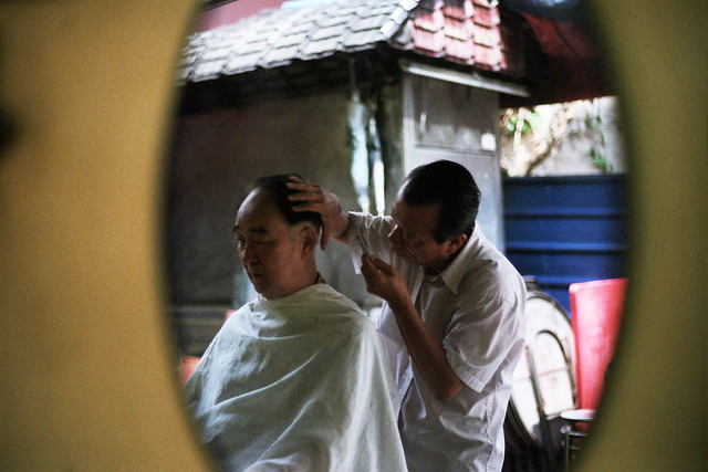 KL Chinatown : Street barber (3)