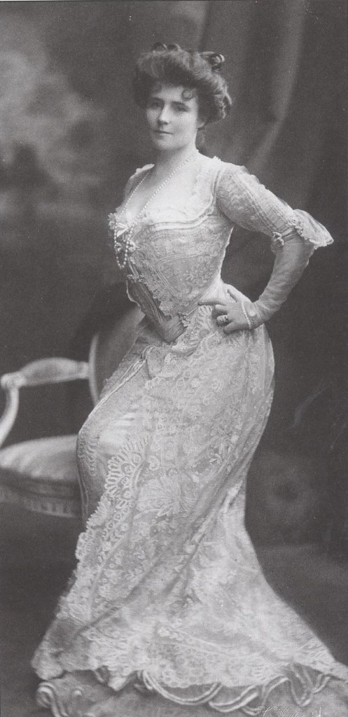 1903 Novelist Elinor Glyn wearing Brussels Lace gown | Flickr