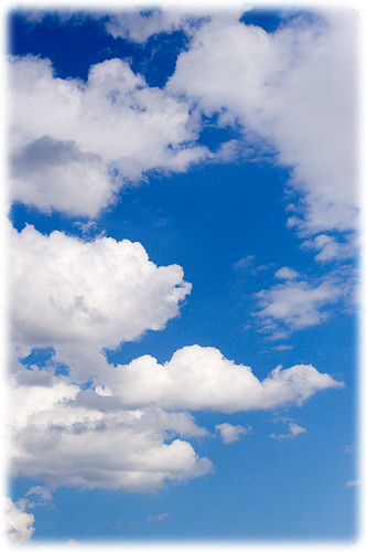White clouds on a blue sky - again | vizzzual.com/2008/06/29… | Flickr