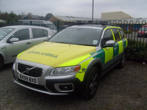 East Midlands Ambulance Service Volvo XC70 HART Vehicle BX09 BXD | by NottsEmergency