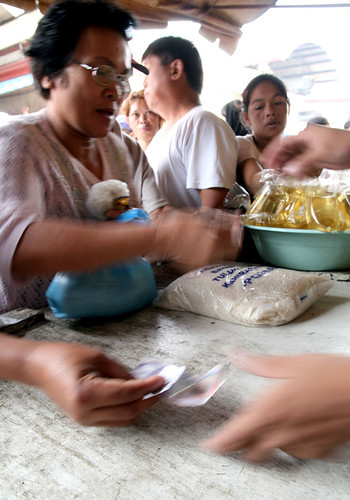 Hungry Hands | A woman receives two kilos of NFA rice at the… | Flickr