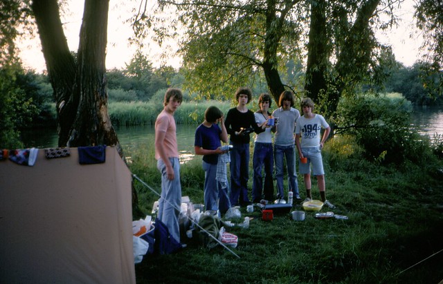 July 1977 Camping and Boating on The Thames
